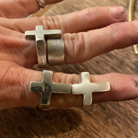 - Sterling silver sand casted cross ring - Picture 6 of 14